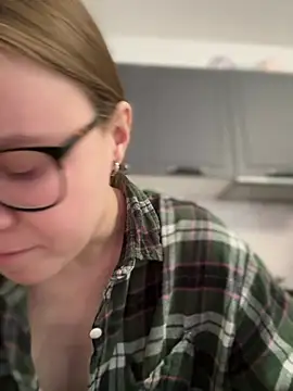  CherryBloom  online show from April 23, 2026, 5:41 am