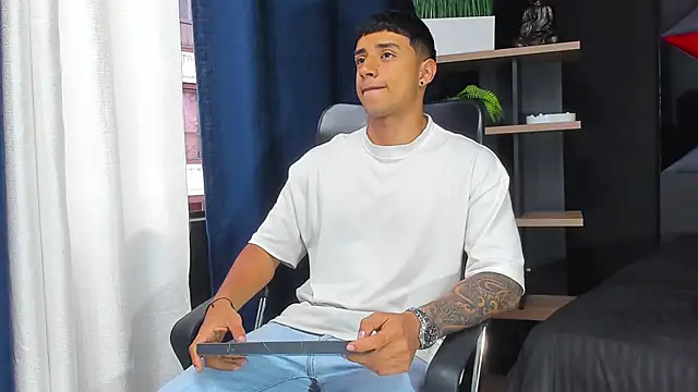 jaze bradley online show from December 17, 2025, 11:27 am