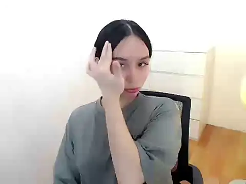 holly tabby online show from September 13, 2025, 8:19 pm