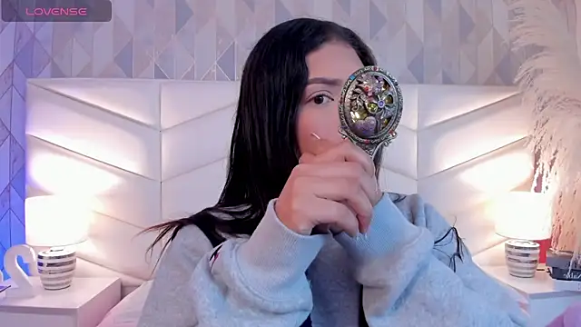 victoria   jonnes online show from November 11, 2025, 12:27 pm