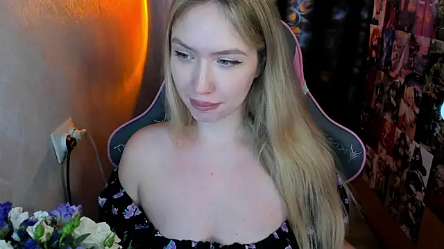 NicoleRiccii online show from November 10, 2025, 6:51 pm