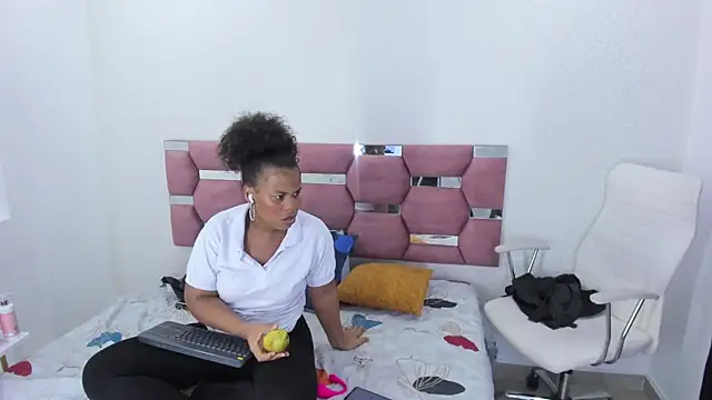 MiiaSmith   online show from November 24, 2025, 8:52 pm