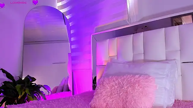 sara goddess01 online show from September 18, 2025, 6:10 pm