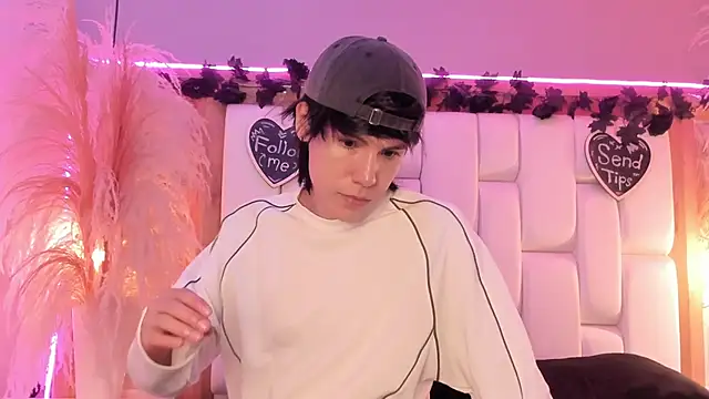 Daphne And Roger online show from March 30, 2026, 11:00 am