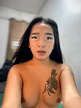 Lalisaslut18 online show from October 27, 2025, 8:18 am