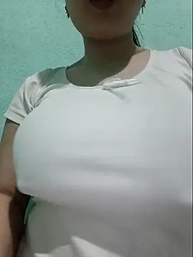 Shiny Babe online show from May 8, 2026, 2:39 am