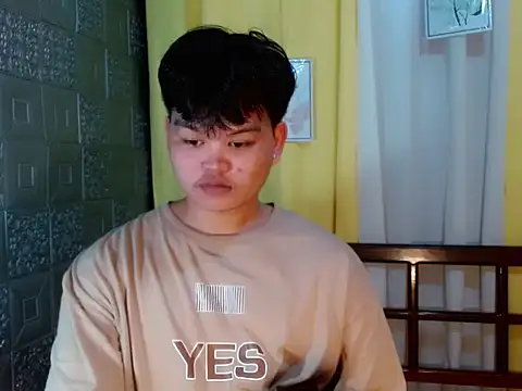 Reynelcock online show from November 10, 2025, 9:52 am