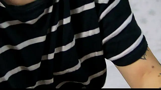 SarraRay online show from January 5, 2026, 6:11 pm