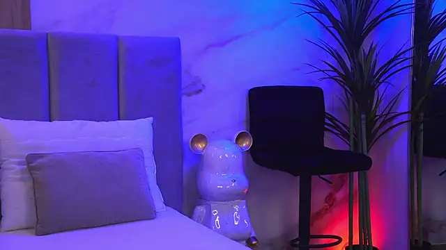 Izabellle02 online show from April 13, 2026, 3:34 am