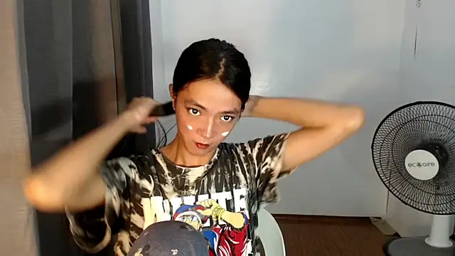 Snapshot of slimladyxoxo chatting on September 21, 2025, 5:14 pm slimladyxoxo online show from September 21, 2025, 5:14 pm