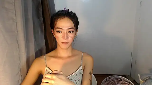 Snapshot of slimladyxoxo chatting on October 16, 2025, 10:05 am slimladyxoxo online show from October 16, 2025, 10:05 am
