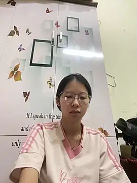 meomeo2k6 online show from October 30, 2025, 1:56 pm