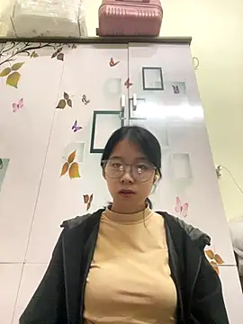 meomeo2k6 online show from November 29, 2025, 1:47 pm