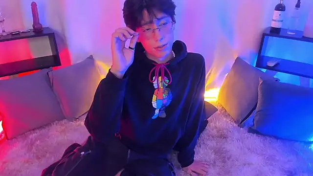 luixdust  online show from September 23, 2025, 5:10 am