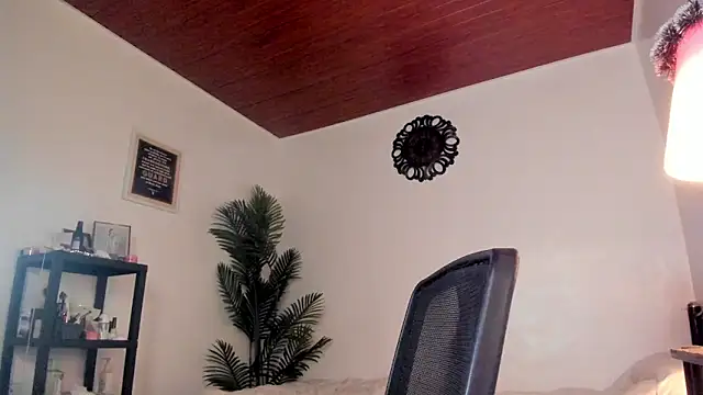 Snapshot of Tanya_Scott chatting on May 25, 2026, 4:24 pm Tanya Scott online show from May 25, 2026, 4:24 pm