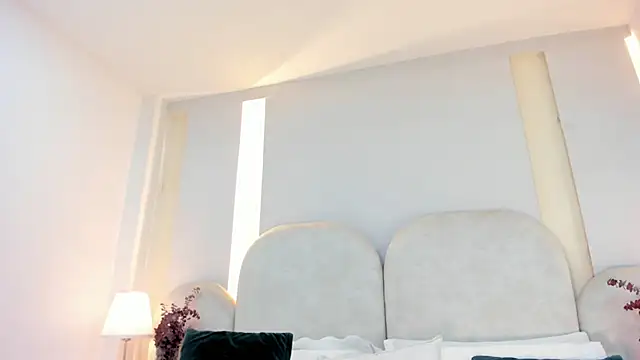 SalomeeBell online show from November 12, 2025, 8:19 pm