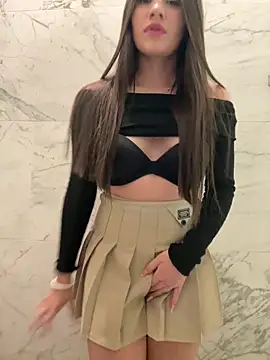 Isabella21  online show from October 5, 2025, 10:29 pm