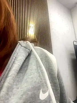 LorenBeiker- online show from October 8, 2025, 11:52 am