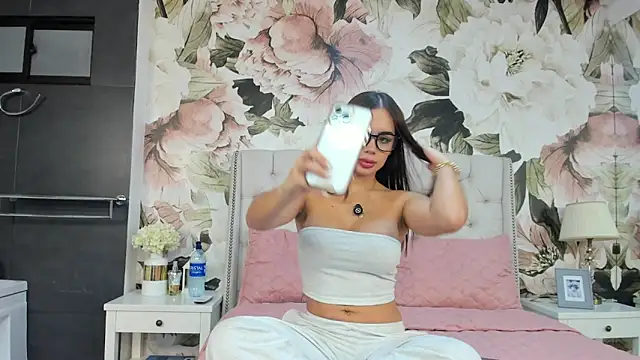 MaddyMay  online show from November 4, 2025, 9:03 pm