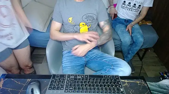 Snapshot of bossking017 chatting on March 9, 2025, 10:19 pm bossking017 online show from March 9, 2025, 10:19 pm