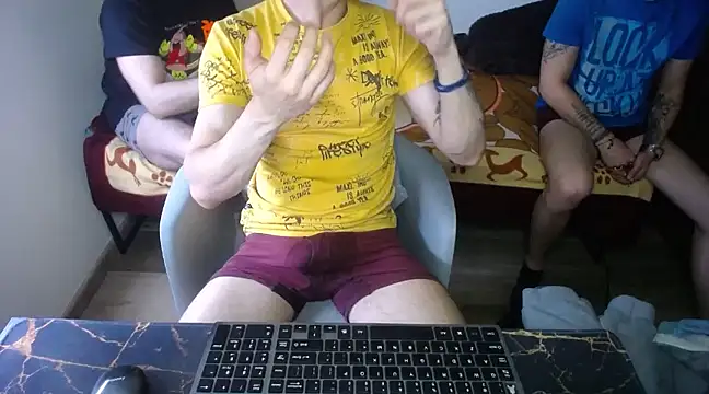 Snapshot of bossking017 chatting on March 16, 2025, 7:17 pm bossking017 online show from March 16, 2025, 7:17 pm