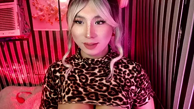 UrhotlucyTS online show from April 13, 2026, 7:03 am