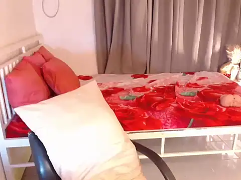 MaliaWang06 online show from October 13, 2025, 3:56 pm