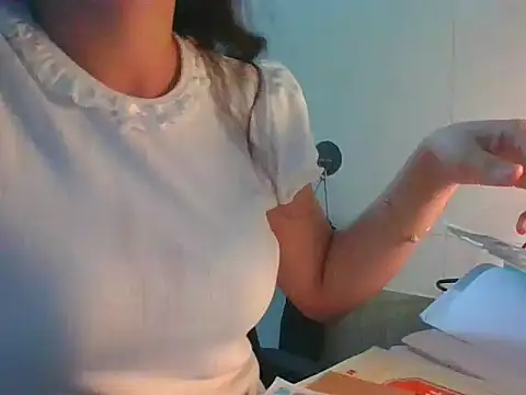 Linzly online show from October 6, 2025, 4:37 pm