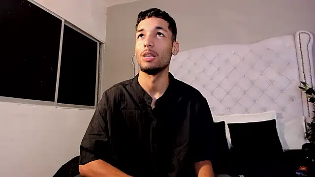 Thiagoferreti online show from February 16, 2026, 3:35 am