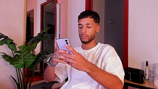 Thiagoferreti online show from March 20, 2026, 3:22 am