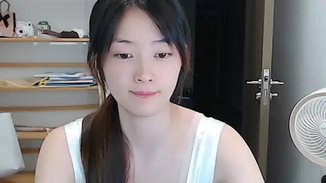 Mimi-cnbaby online show from May 17, 2026, 2:57 pm