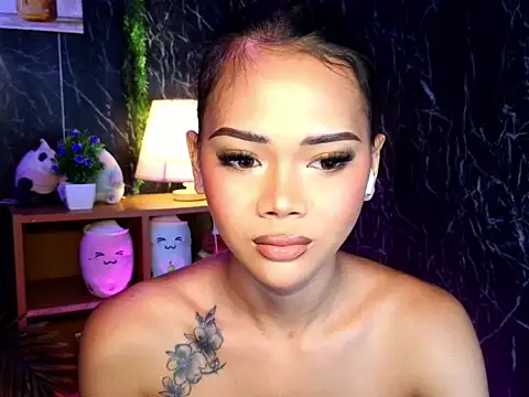 ur holly lexie online show from October 27, 2025, 3:32 am