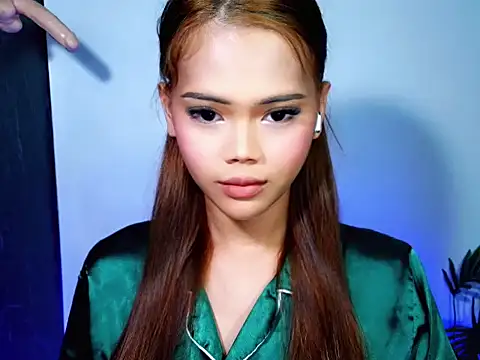 ur holly lexie online show from November 18, 2025, 5:06 pm