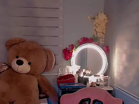 KathRouge online show from October 8, 2025, 1:20 pm