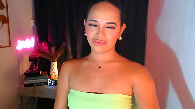 Lorainnelustts online show from November 30, 2025, 1:20 am