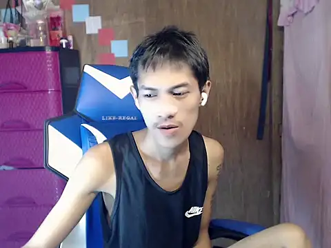 Snapshot of riks_tyler chatting on July 17, 2026, 10:44 am riks tyler online show from July 17, 2026, 10:44 am