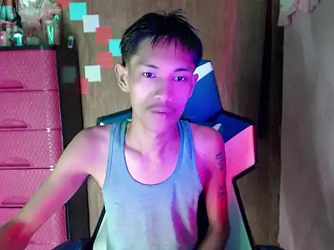 Snapshot of riks_tyler chatting on July 24, 2026, 4:27 pm riks tyler online show from July 24, 2026, 4:27 pm
