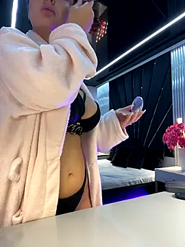 Snapshot of KenyaCruz chatting on October 25, 2025, 6:35 pm KenyaCruz online show from October 25, 2025, 6:35 pm