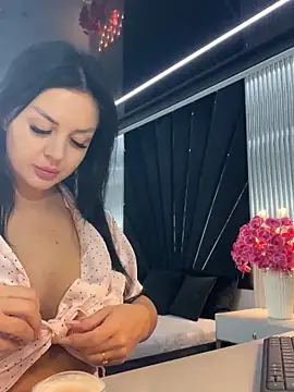 Snapshot of KenyaCruz chatting on November 11, 2025, 6:52 pm KenyaCruz online show from November 11, 2025, 6:52 pm