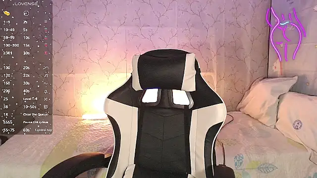 Snapshot of TssluttyNikka chatting on March 29, 2026, 8:20 pm TssluttyNikka online show from March 29, 2026, 8:20 pm