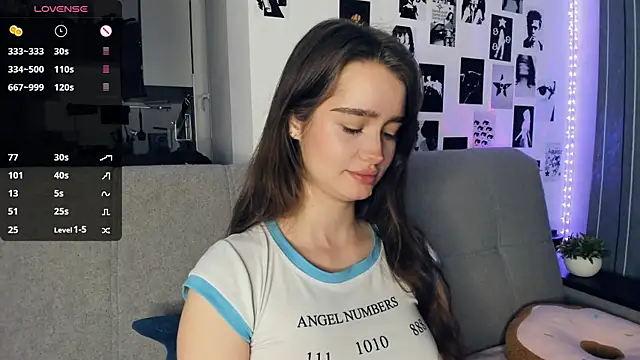 lovelyalivia online show from December 3, 2025, 9:29 am