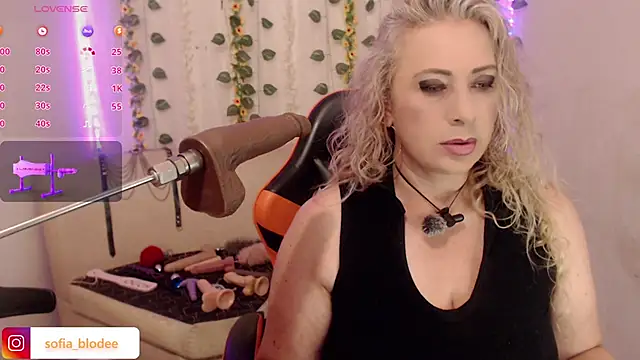 Snapshot of sofiacurvy_45 chatting on May 20, 2026, 8:59 pm sofiacurvy 45 online show from May 20, 2026, 8:59 pm