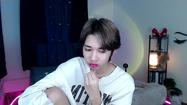 Lavictoriathegreat online show from December 14, 2025, 8:24 pm