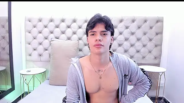 BenitoSaenz online show from November 17, 2025, 12:00 pm