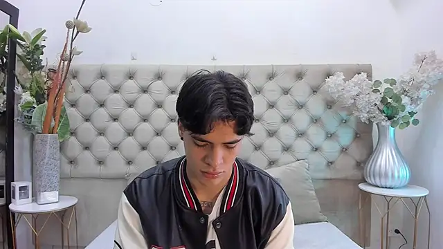 BenitoSaenz online show from December 15, 2025, 12:09 pm