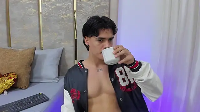 BenitoSaenz online show from December 19, 2025, 12:12 pm