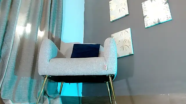 Snapshot of emily_ox0 chatting on February 7, 2026, 8:12 pm emily ox0 online show from February 7, 2026, 8:12 pm