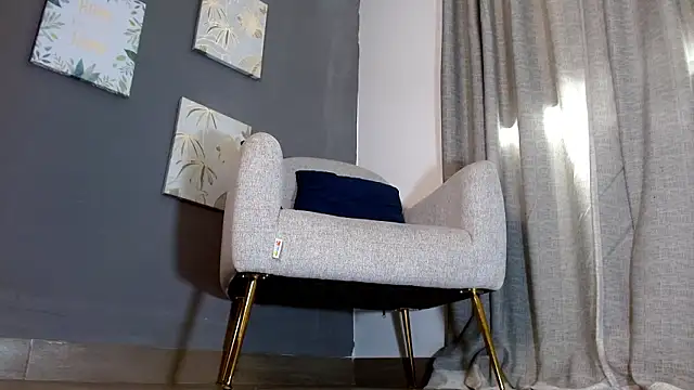 Snapshot of emily_ox0 chatting on February 13, 2026, 6:15 pm emily ox0 online show from February 13, 2026, 6:15 pm