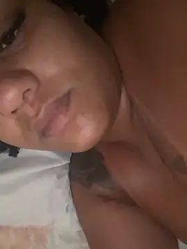 morenaluaa online show from November 11, 2025, 9:53 am