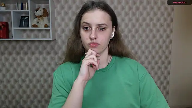 AmandaDimond  online show from April 18, 2026, 11:58 am